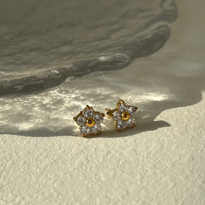 18K Gold Plated Dainty Floral Stud Earrings